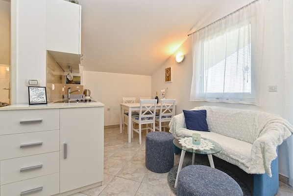 Standard Apartment, 2 Bedrooms (22683) | Living area
