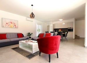 Standard-Haus, 3 Schlafzimmer (22912) | Wohnbereich | Fernseher