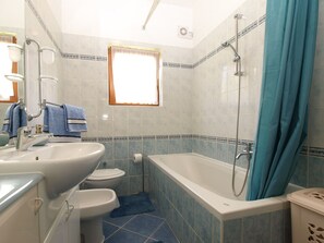 Standard Apartment, 3 Bedrooms (23031) | Bathroom | Bathtub, deep soaking tub, hair dryer, towels - Apartment 1875 (Marcana)