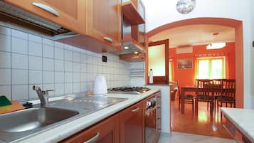 Standard-Apartment, 3 Schlafzimmer (23031) | Eigene Küche | Kühlschrank, Mikrowelle, Ofen, Herdplatte