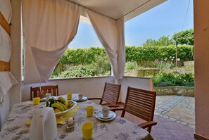 Outdoor dining - Apartment 1877 (Vodnjan)