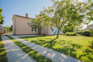 Standard Apartment, 2 Bedrooms (23101) | Garden view - Apartment 1882 (Fazana)