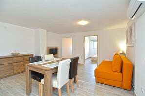 Standard Apartment, 1 Bedroom (23207) | In-room dining - Apartment 1890 (Marcana)