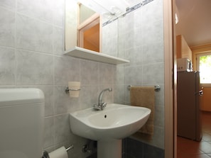 Standard Apartment, 1 Bedroom (23230) | Bathroom sink