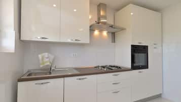 Standard-huoneisto, 2 makuuhuonetta (23274) | Yksityinen keittonurkkaus | Jääkaappi, liesi, kahvin-/teenkeitin, vedenkeitin