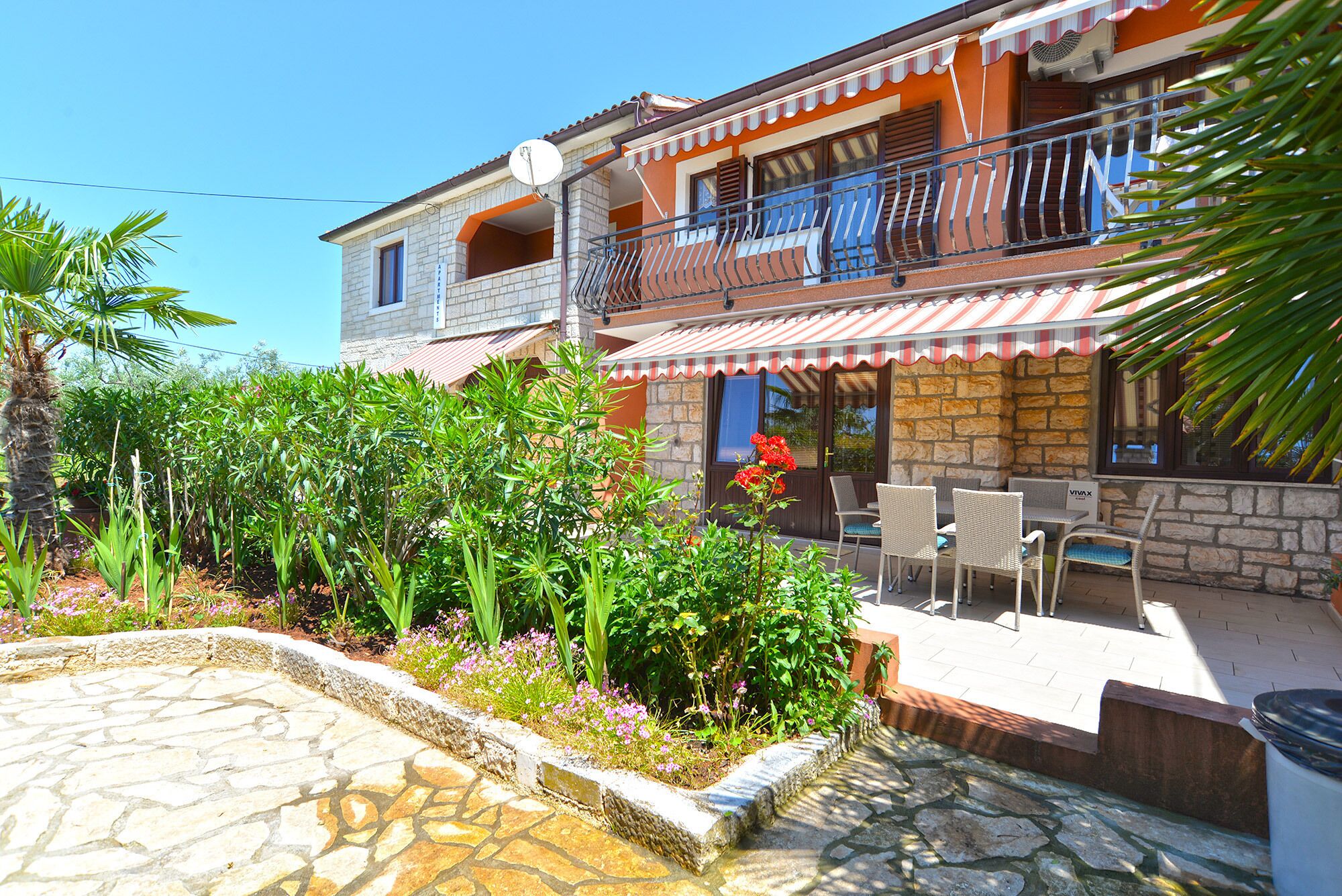 ด้านหน้าที่พัก