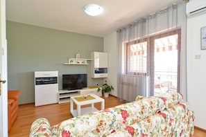 Standard Apartment, 2 Bedrooms (23274) | Living area
