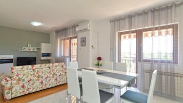 Standard-huoneisto, 2 makuuhuonetta (23274) | Oleskelualue | Taulutelevisio