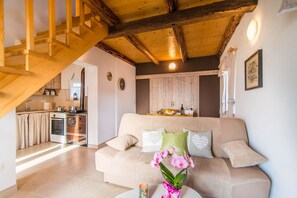 Standard-Haus, 2 Schlafzimmer (23290) | Wohnzimmer | Fernseher