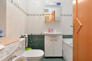 Standard Apartment, 1 Bedroom (23477) | Bathroom - Apartment 1910 (Pula)