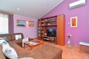 Leilighet – standard, 3 soverom (23598) | Oppholdsområde | TV