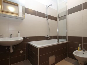 Standard Apartment, 1 Bedroom (17984) | Bathroom - Apartment 1920 (Pula)