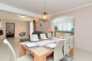 標準獨棟房屋, 3 間臥室 (23637) | 房內用餐區