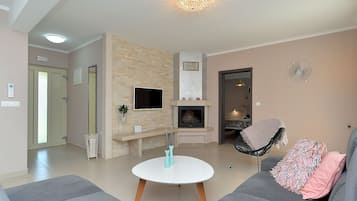 标准独立别墅, 3 间卧室 (23637) | 起居区 | 电视