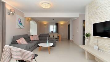 标准独立别墅, 3 间卧室 (23637) | 起居区 | 电视