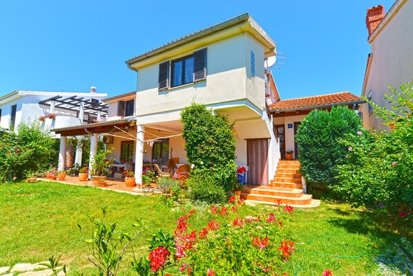 Front of property - Apartment 1925 (Medulin)