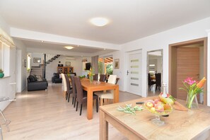 Standard Apartment, 3 Bedrooms (23672) | In-room dining - House 1926 (Liznjan)