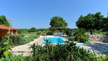 Standard Apartment, 3 Bedrooms (23672) | Garden view