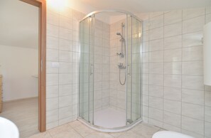 Standard Apartment, 3 Bedrooms (23672) | Bathroom shower - House 1926 (Liznjan)