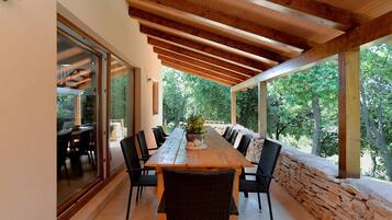 Standard Apartment, 3 Bedrooms (23672) | Terrace/patio