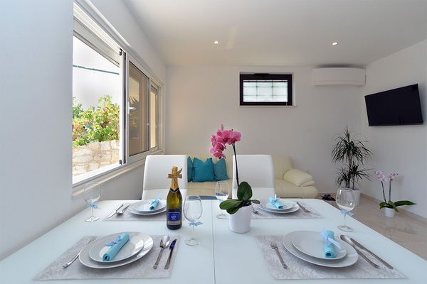 Standard Apartment, 2 Bedrooms (1927/55613) | Living area | TV