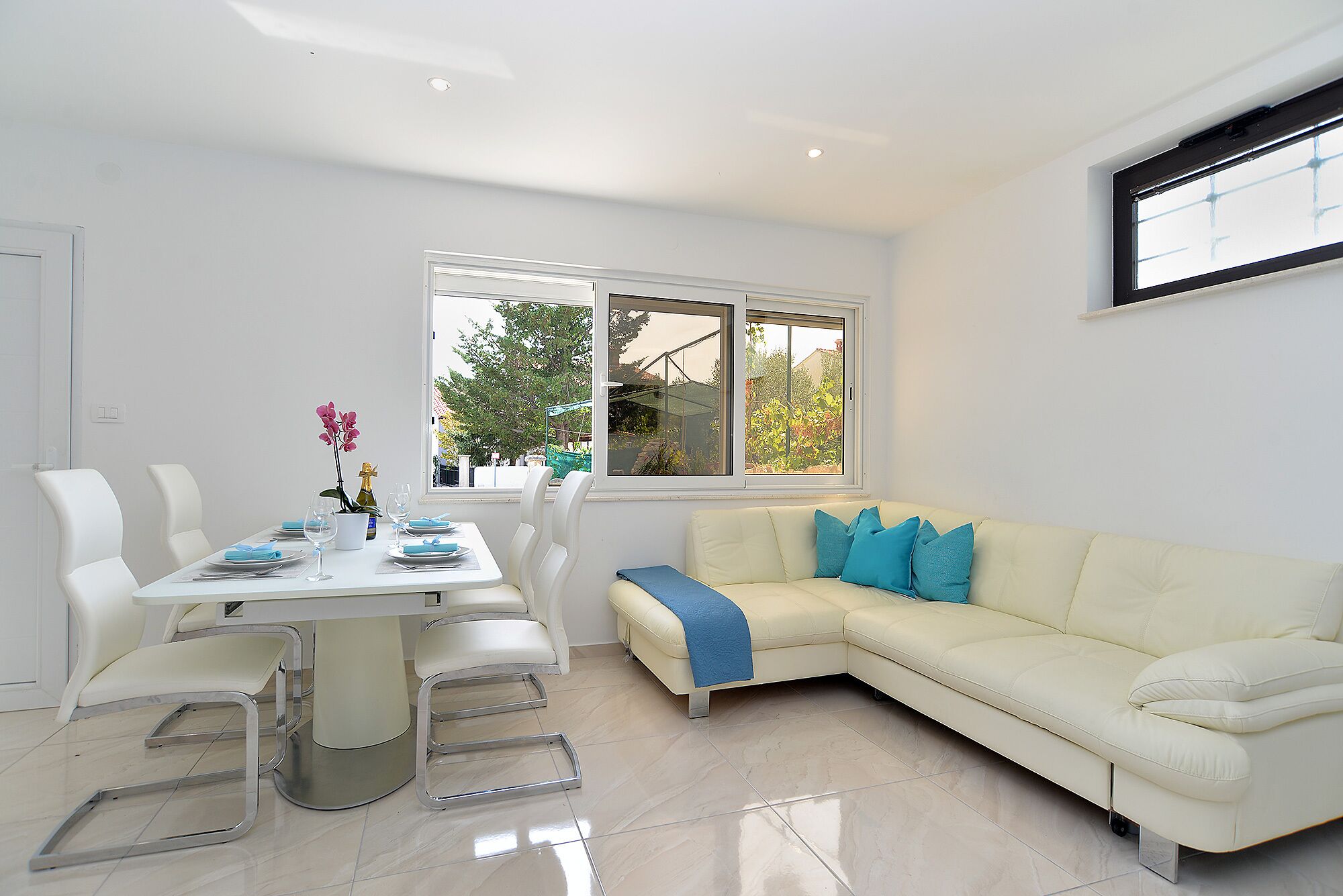 Standard Apartment, 2 Bedrooms (1927/55613) | Living area | TV