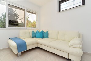 Standard Apartment, 2 Bedrooms (1927/55613) | Living area | TV - Apartment 1927 (Medulin)