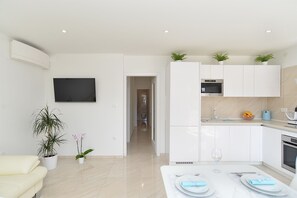 Standard Apartment, 2 Bedrooms (1927/55613) | Private kitchen | Fridge, microwave, electric kettle - Apartment 1927 (Medulin)