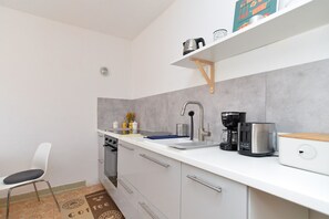 Standard Apartment, 2 Bedrooms (23705) | Private kitchen | Fridge, microwave, oven, stovetop