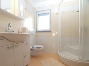 Standard Apartment, 2 Bedrooms (23774) | Bathroom | Towels