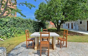 Outdoor dining - Apartment 1938 (Vodnjan)
