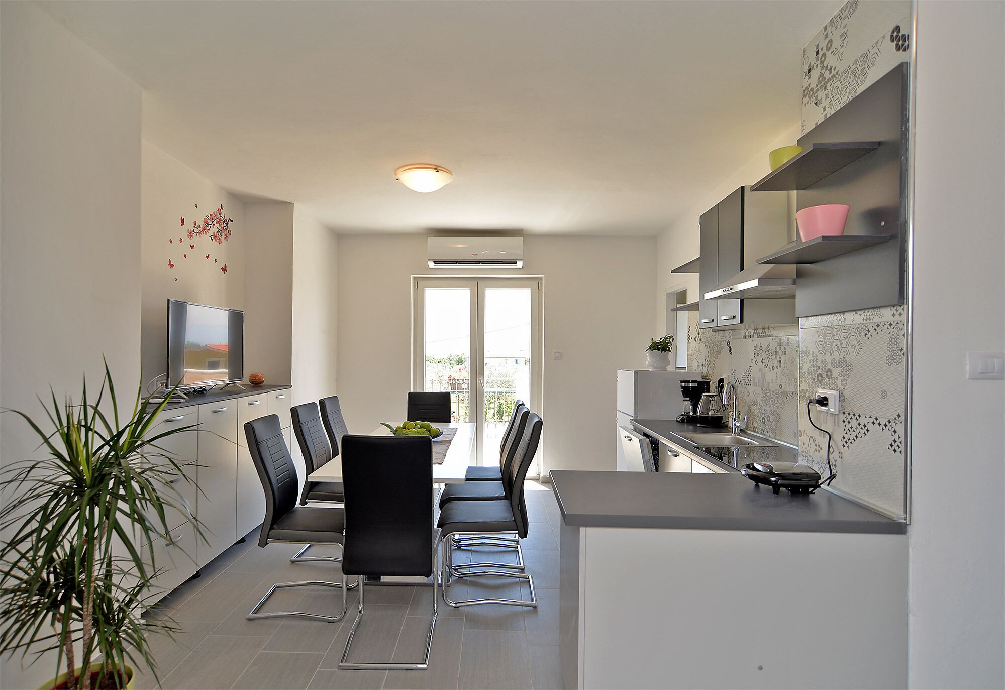 Standard-Apartment, 3 Schlafzimmer (24019) | Essbereich im Zimmer