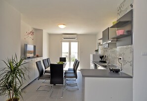 Leilighet – standard, 3 soverom (24019) | Spiseområde på rommet