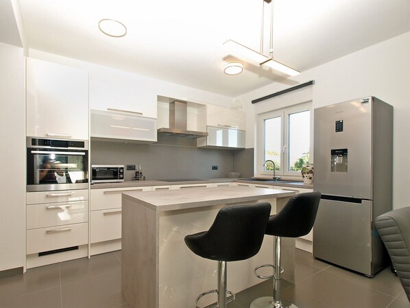 Standard-Haus, 4 Schlafzimmer (24055) | Eigene Küche | Kühlschrank, Mikrowelle, Ofen, Herdplatte