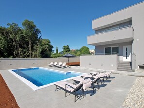 Außenpool (je nach Saison geöffnet)