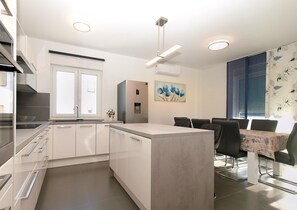 Standard-Haus, 4 Schlafzimmer (24055) | Eigene Küche | Kühlschrank, Mikrowelle, Ofen, Herdplatte