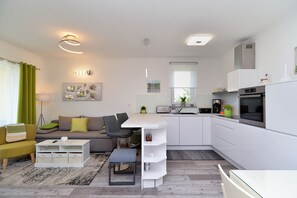 Leilighet – standard, 2 soverom (24169) | Oppholdsområde | TV