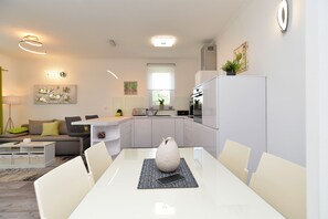Apartamento standard, 2 quartos (24169) | Opções para refeição no quarto