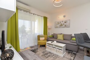 Leilighet – standard, 2 soverom (24169) | Oppholdsområde | TV