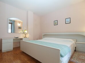 Standard House, 3 Bedrooms (24436) | 3 bedrooms, iron/ironing board, free WiFi, bed sheets - House 1946 (Pula)