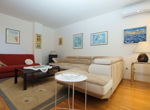 Standard-Haus, 3 Schlafzimmer (24436) | Wohnbereich | Fernseher