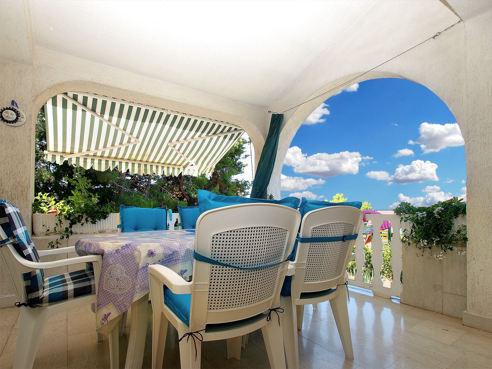 Standard-talo, 3 makuuhuonetta (24436) | Terassi/patio