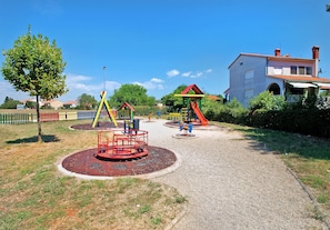 Children’s play area – outdoor