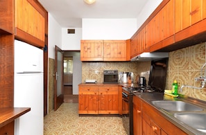 Standard Apartment, 3 Bedrooms (24789) | Private kitchen | Fridge, microwave, electric kettle