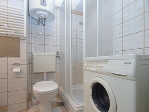Standard Apartment, 1 Bedroom (24841) | Bathroom | Shower, hair dryer, towels