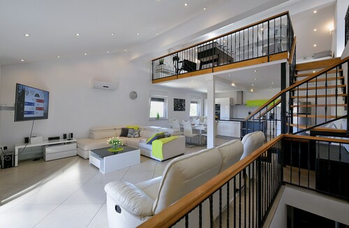 Apartment 1955