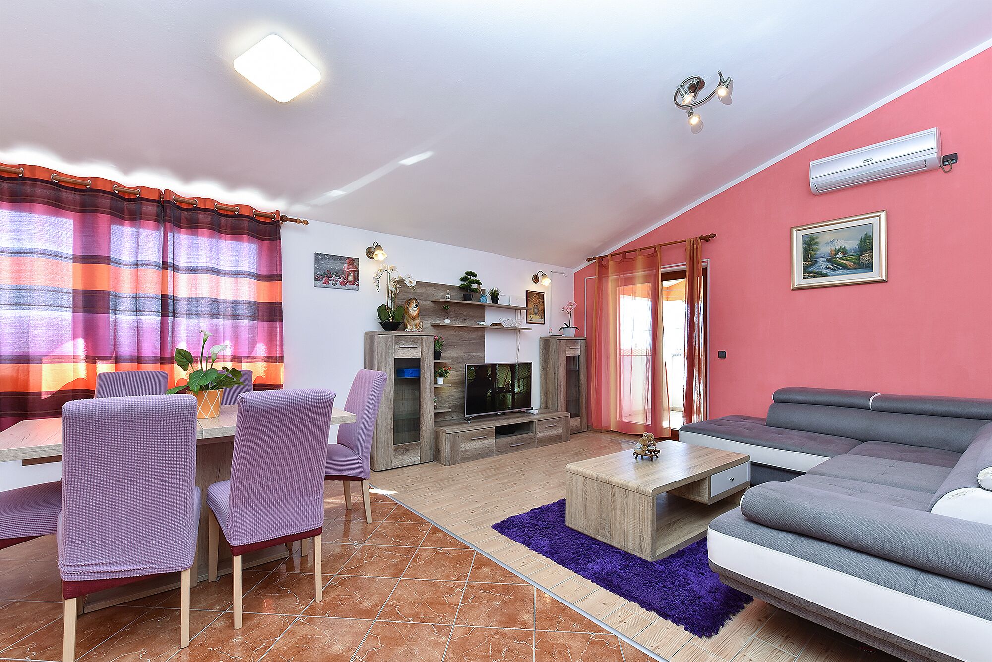 Standard-Haus, 6 Schlafzimmer (25323) | Wohnbereich | Fernseher