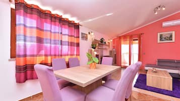 Standard House, 6 Bedrooms (25323) | Living area | TV