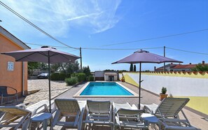 Piscine extérieure (ouverte en saison)