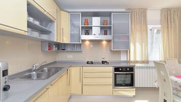 Standard Apartment, 1 Bedroom (25994) | Private kitchen | Fridge, stovetop, espresso maker, cookware/dishes/utensils